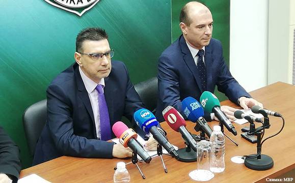 След вчерашната спецакция: Двама са задържани за крупни кражби на пари, злато, цигари и алкохол