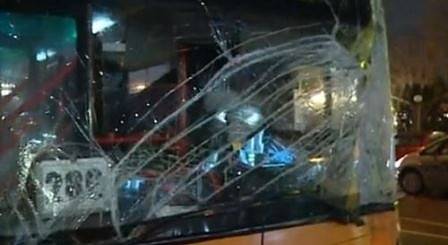 Катастрофа между два автобуса на градския транспорт в София заради буйстващ пътник (СНИМКИ)
