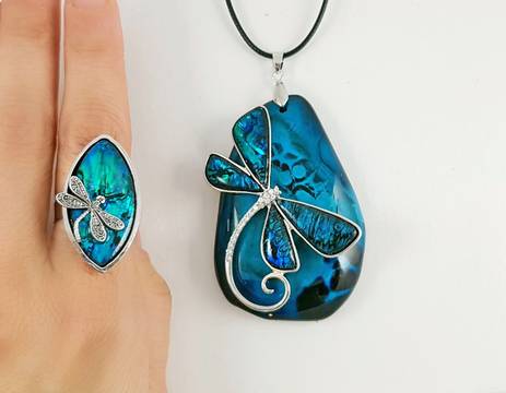 Бижута за празника на влюбените и още онлайн подаръци с любов за жени –