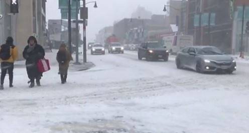 Зимна буря в САЩ: 7700 полета са анулирани или отложени