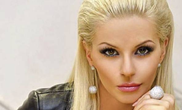 Колата на Деси Слава уби мъж! Тя изпадна в шок