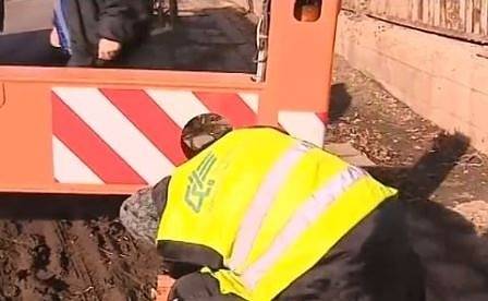 Автобус на столичния градски транспорт се блъсна в стълб