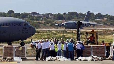 Американски самолети с хуманитарна помощ за Венецуела кацнаха в Колумбия