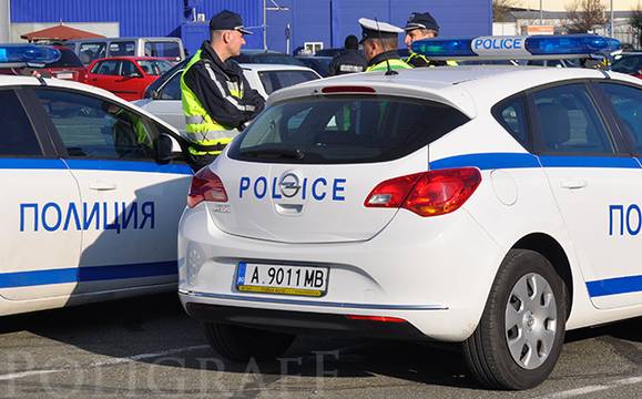 Криминално проявени гости потрошиха дома на домакина си