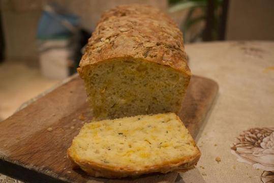 Хляб с бира и сирена