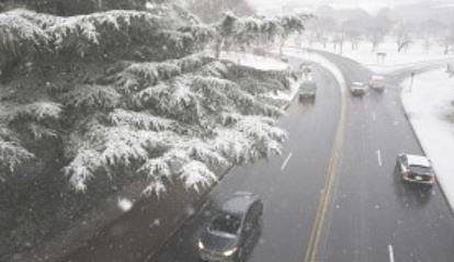 Снежни бури отмениха полети и затвориха училища в САЩ