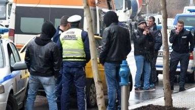 ТИЙНЕЙДЖЪР ЗАД ВОЛАНА БЛЪСНА ТРИМА ПОЛИЦАИ С ТАКСИ В СОФИЯ MEDIAMIX МЕДИЯМИКС-НОВИНИТЕ НА ЕДНО МЯСТО