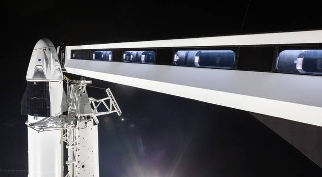 Разгеле! НАСА оповести космическия кораб Крю Драгън готов за полет на 2-ри март!