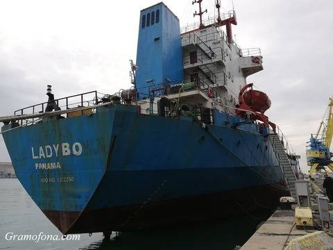 АРЕСТУВАН КОРАБ ГОРЯ В ПРИСТАНИЩЕ БУРГАС MEDIAMIX МЕДИЯМИКС-НОВИНИТЕ НА ЕДНО МЯСТО