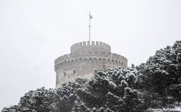 Бурен вятър и сняг създават проблеми в Гърция
