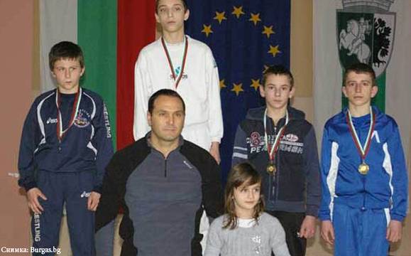 4 шампионски титли за бургаската борба от Държавното за момчета