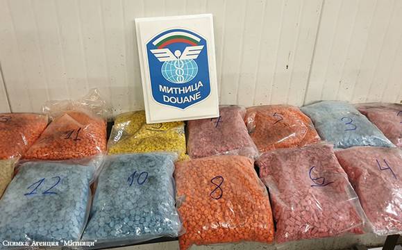 Задържаха 35 килограма екстази на „Капитан Андреево“