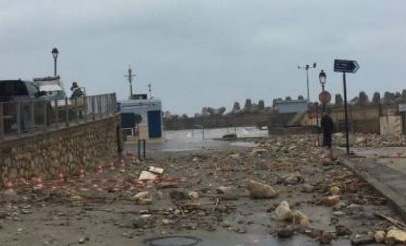 Извънредно положение в части от Крит и Северна Гърция заради лошото време (СНИМКИ)