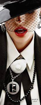 Камелията – емблематичното цвете на Коко Шанел