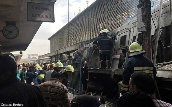Най-малко 25 души загинаха при пожар на централната гара в Кайро