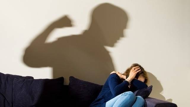 МЪЖ ПРЕБИ ЖЕНА СИ ДО СМЪРТ ВЪВ ВАРНА MEDIAMIX МЕДИЯМИКС-НОВИНИТЕ НА ЕДНО МЯСТО