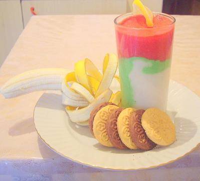 Трицветен крем с кисело мляко