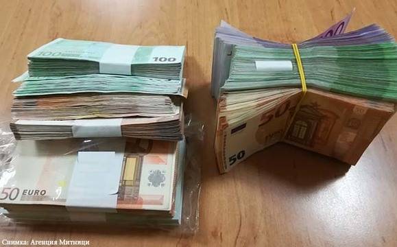 Над 200 000 недекларирани евро задържаха митничари само за ден