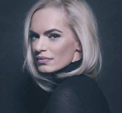 Упражнения по стил с прелестната Ива Екимова