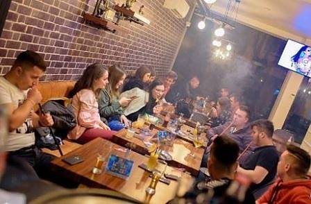 Здравната комисия подкрепи забрана за пушене на наргиле от деца в заведенията