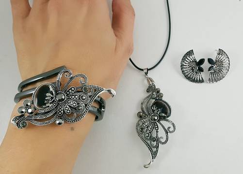 ЛУКСОЗНИ БИЖУТА ЗА 8 МАРТ и онлайн подаръци за празника на жената