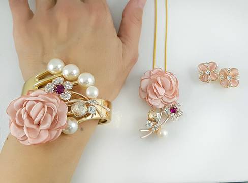 ОСЕМ ТОП БИЖУТА ЗА 8 МАРТ и луксозен подарък за празника на жената