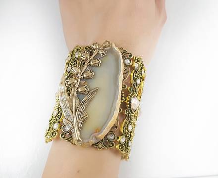 ОСЕМ КРАЛСКИ ГРИВНИ ЗА 8 МАРТ и луксозни бижута за празника на жената