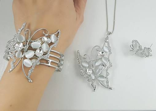 ОСЕМ ОНЛАЙН БИЖУТА ЗА 8 МАРТ – идеи за луксозен подарък за празник на жената