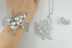 ОСЕМ ОНЛАЙН БИЖУТА ЗА 8 МАРТ – идеи за луксозен подарък за празник на жената