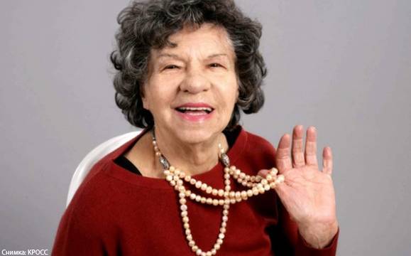 Стоянка Мутафова започва книжното си турне от Бургас