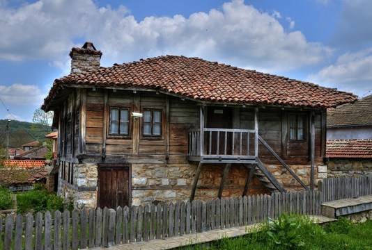 Една трогателна история за живота на село: Помниш ли, бате, старата къща