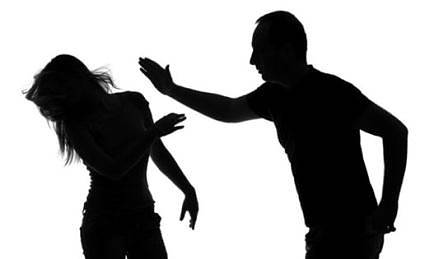 Искат постоянен арест за бащата, пребил 14-годишната си дъщеря