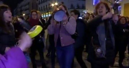 Протест в полунощ: В Испания поискаха равенство между половете