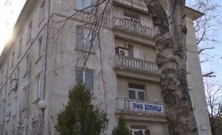 Лекарите и медицинските сестри от очната клиника във Варна с колективна оставка