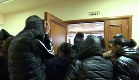 Съдът остави в ареста част от задържаните в кв. „Орландовци”