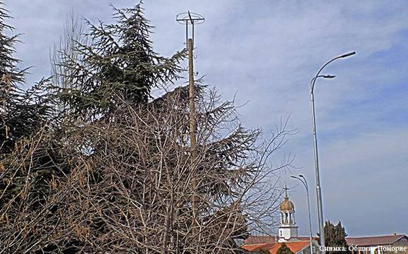 Поморие посреща първите щъркели с платформи за птичи гнезда