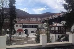 Кукленският манастир и прочутите му лековити води