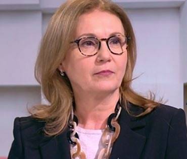 Румяна Бъчварова става на 60. Черпи първо министрите