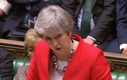 Тереза Мей пита „за” или „против” напускане на ЕС без сделка