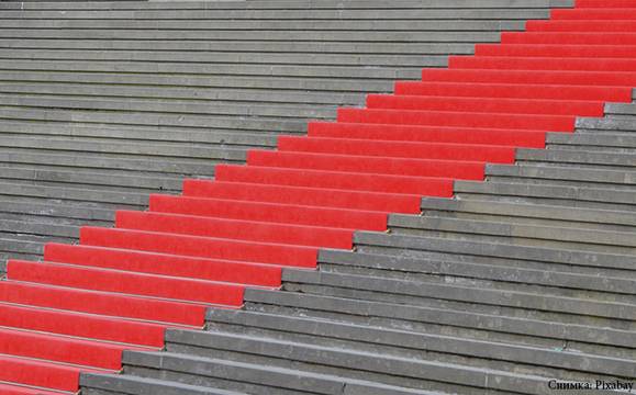 Разпъват червен килим за откриването на „София филм фест на брега“