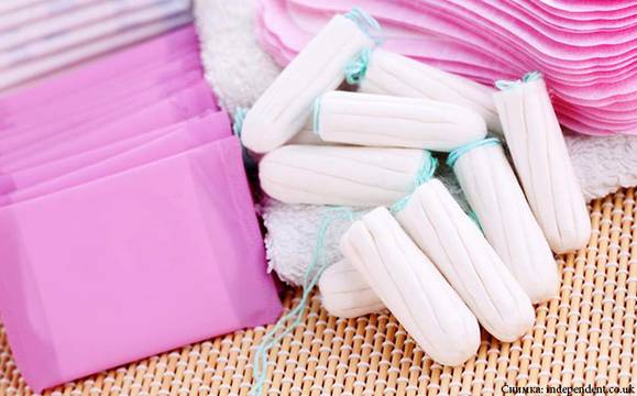 Англия ще осигурява безплатни санитарни материали за ученички и студентки