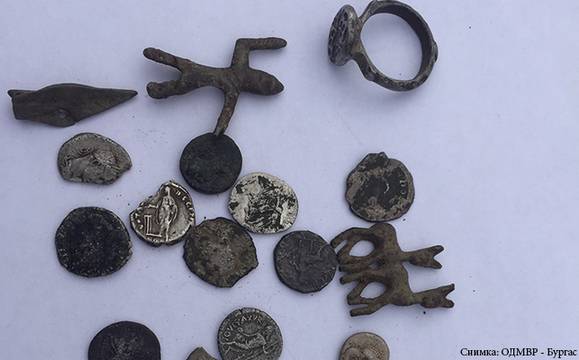 Задържаха 35-годишен за незаконна търговия с антики и ценни артефакти