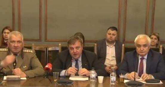 Каракачанов: Преговорите за F-16 ще приключат до юни