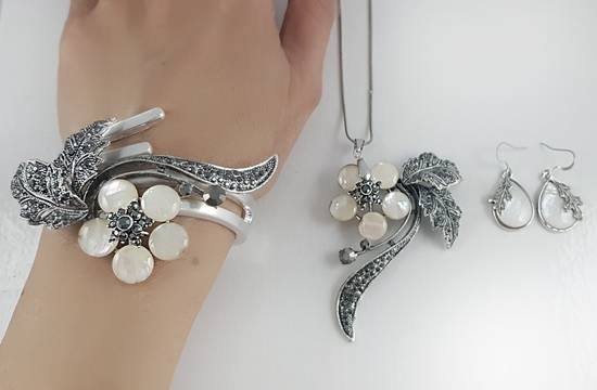 ОФИЦИАЛНИ БИЖУТА ЗА АБИТУРИЕНТСКИ БАЛОВЕ