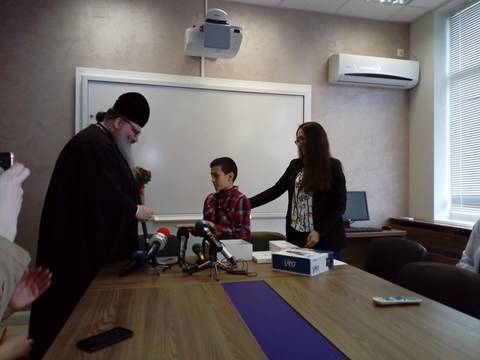 Варненският митрополит Йоан дари 17 500 лв. за деца, болни от диабет