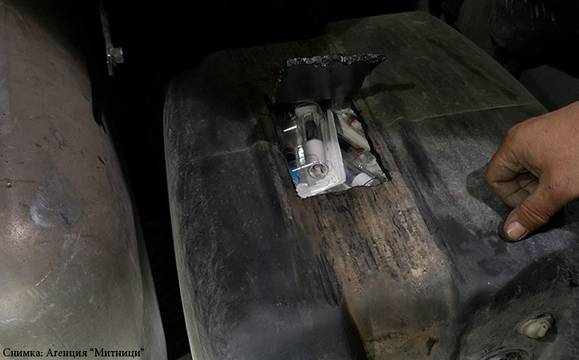 Митничари откриха контрабандни медикаменти в тайник на товарен автомобил