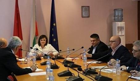 Нинова събра политическия съвет на „БСП за България“ заради пленума в неделя