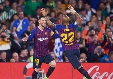 Магията „Меси“: Да им вкараш 3 гола, а те да те аплодират (ВИДЕО)