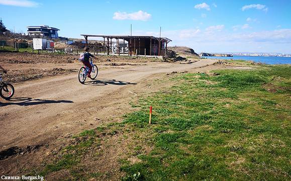 Крайбрежна алея ще минава между плажа в „Крайморие“ и частните имоти в близост