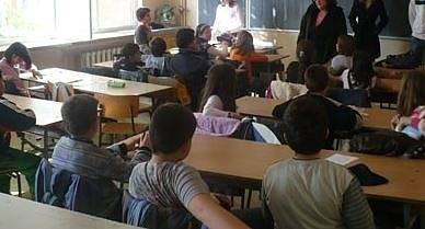 Предложение: Семейства остават без надбавки, ако не пращат децата си на училище